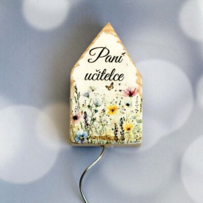 Dřevěný domeček "Paní učitelce" se zápichem