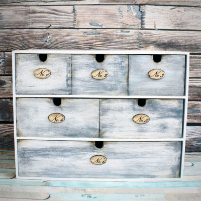 PetiteProvence.cz, gray chest of drawers, decorations-0009